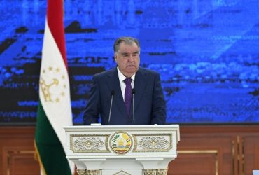 Сарвари давлат Эмомалӣ Раҳмон дар ноҳияи Данғара дар Семинар-машварати ҷумҳуриявии кишоварзон ва мулоқот бо фаъолон иштирок намуданд