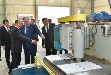 Президенти Ҷумҳурии Тоҷикистон Эмомалӣ Раҳмон дар ноҳияи Ванҷ корхонаҳои истеҳсоли калсит, коркарди мармар ва сангҳои ороишии ҶСП «Мармар Стоун»-ро ифтитоҳ намуданд