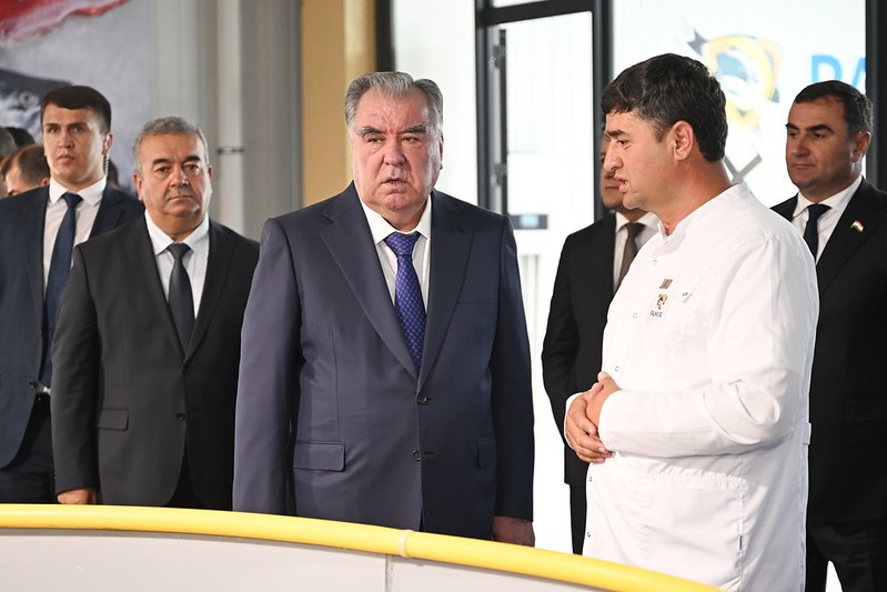 Президенти Ҷумҳурии Тоҷикистон Эмомалӣ Раҳмон дар ноҳияи Дарвоз Хоҷагии моҳипарварии «Тоҷ-Корея»-ро мавриди истифода қарор доданд