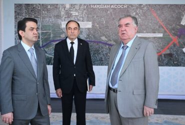 Президенти Ҷумҳурии Тоҷикистон Эмомалӣ Раҳмон бо рафти сохтмони роҳи мошингард аз дарвозаи Ғарбӣ то маҳаллаи Чортути шаҳри Душанбе шинос шуданд