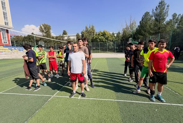 МУСОБИҚАИ ВАРЗИШИИ ДОНИШҶӮЁНИ ДОНИШГОҲИ МИЛЛӢ БАХШИДА БА РӮЗИ ИТТИФОҚҲОИ КАСАБАИ ТОҶИКИСТОН